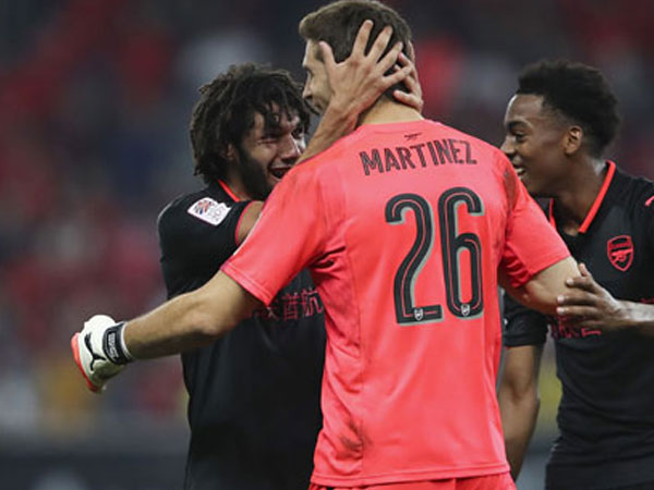 Arsenal bị ngộ độc thực phẩm trước trận thắng Bayern