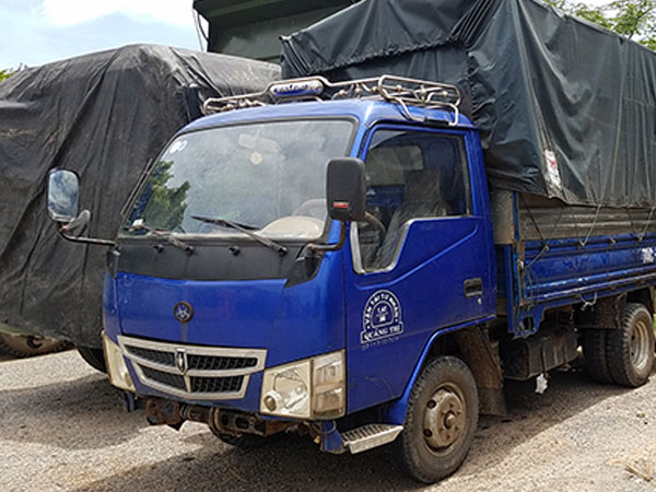 Đạo chích gây tai nạn lật xe tải vì không biết lái