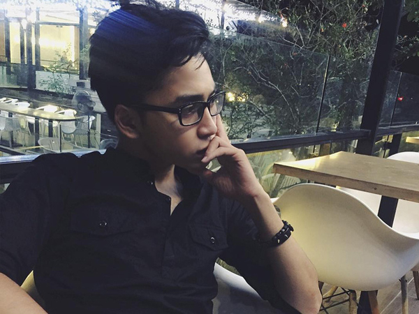 Thầy giáo Việt đẹp trai hơn hot boy làm chao đảo MXH: "Có thầy, mỗi ngày đến trường đều là một ngày vui"