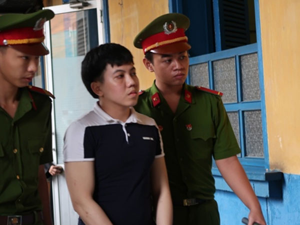 Tình cũ cuồng ghen và cái chết của người đàn bà hơn tuổi