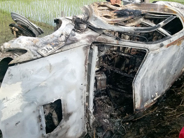 Công an điều tra vụ đốt trụi xe Fortuner vì nghi bắt cóc trẻ em