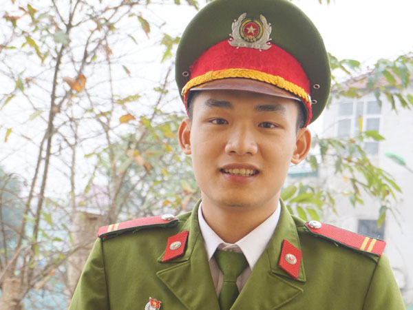 Đóng cửa tự học, chiến sỹ cảnh sát nghĩa vụ giành 9,75 điểm Sử