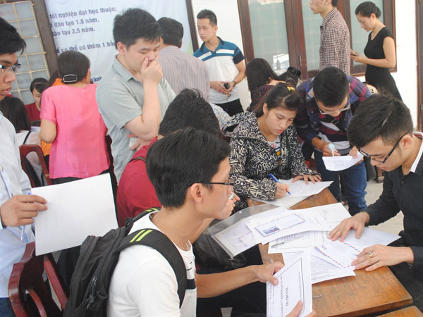 Hết hạn điều chỉnh hồ sơ, thí sinh vẫn lơ ngơ vì chưa biết điểm