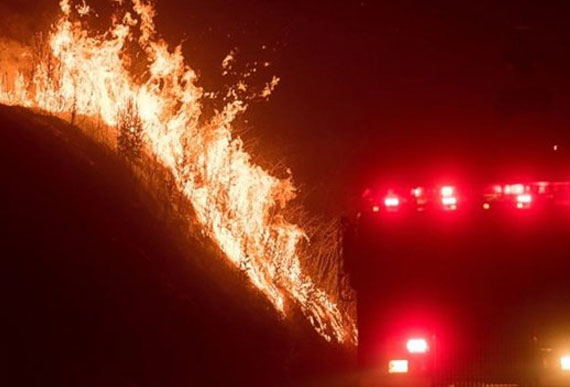 Mỹ: Cháy dữ dội tại California, hơn 30.000ha chìm trong "biển lửa"