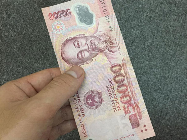Tâm sự của anh chồng lấy nhầm "khủng long bạo chúa", vợ lột hết lương, mỗi ngày phát cho 50k tiêu vặt gây tranh cãi