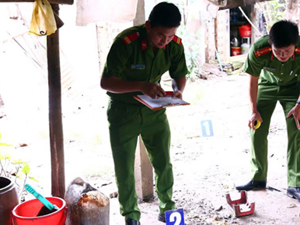 Thanh niên bị hơn 10 người truy sát vì bênh bạn gái
