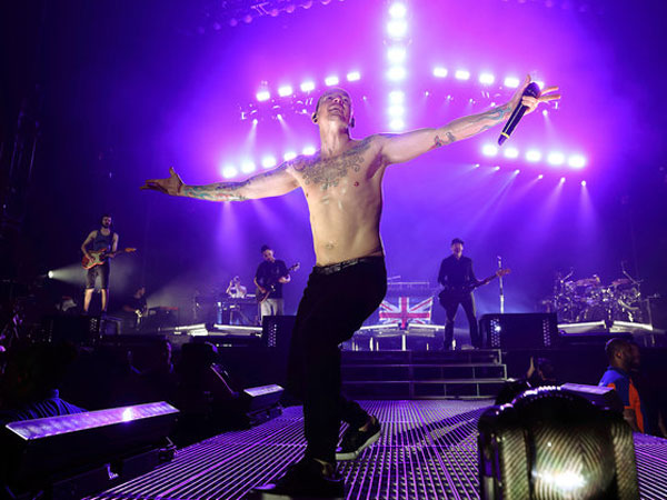 Tự tử đúng 1 tuần trước tour diễn, đây là sân khấu cuối cùng của Chester bên Linkin Park