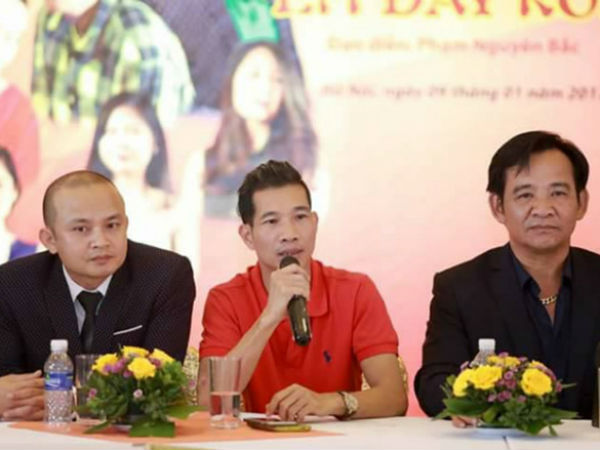 Đạo diễn phim hài Tết lộ ảnh nóng và tin nhắn gạ tình diễn viên?