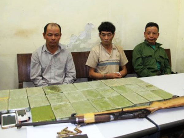 Cảnh sát mật phục 7 tiếng bắt kẻ vận chuyển 28 bánh heroin