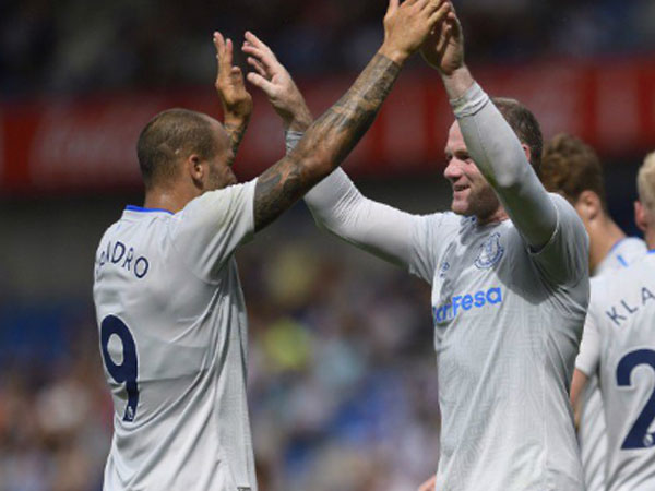 Rooney ghi bàn thứ hai sau ba trận cho Everton