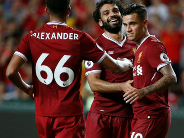 Tân binh lập công, Liverpool ngược dòng thắng Leicester