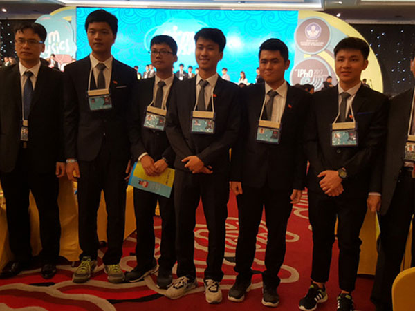 Việt Nam tiếp tục đoạt 4 Huy chương vàng Olympic Vật lí quốc tế 2017