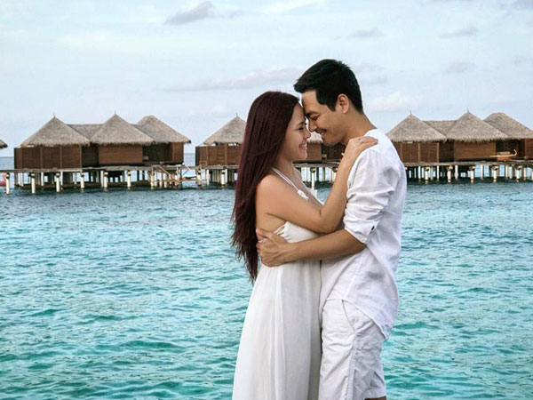 Vợ chồng MC Phan Anh "trốn" 3 con sang Maldives kỷ niệm 17 năm bên nhau