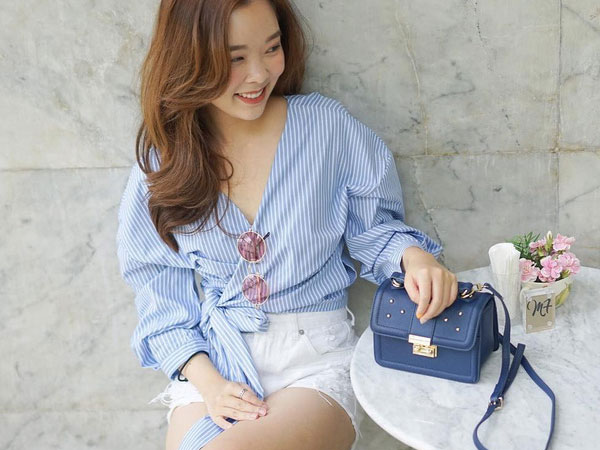 Áo tay bồng, vắt chéo, buộc vạt đang là chiếc áo hot nhất hè năm nay