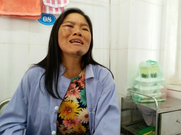 Gia cảnh kiệt quệ của người phụ nữ bán tăm bị đánh oan đến nhập viện vì nghi bắt cóc