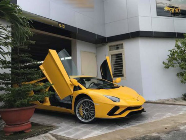 Lamborghini Aventador S đầu tiên cập bến Việt Nam xuất hiện tại quận 12