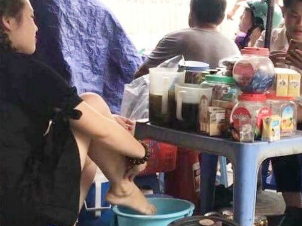 Người tung clip "lấy nước rửa chân pha trà" lên mạng bị phạt 7,5 triệu