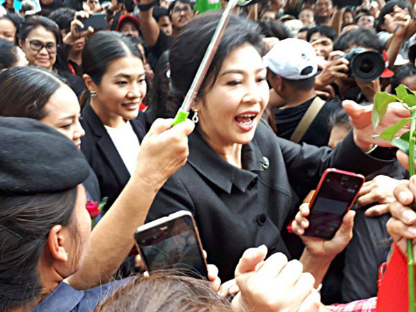 Quân đội Thái Lan giám sát nhóm ủng hộ bà Yingluck