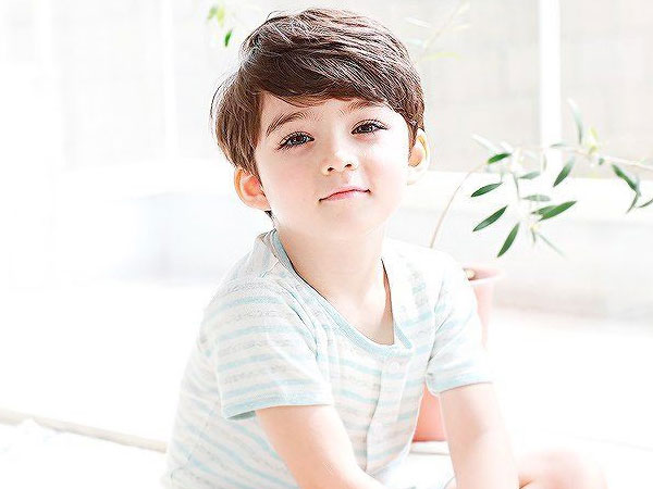 Cậu bé 4 tuổi được mệnh danh "thiên thần nhí đẹp trai nhất thế giới"