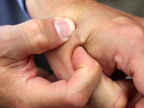 Chuyện thật như đùa: Cấy chip vào người nhân viên