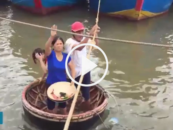 Clip: Người dân chằng chéo, gia cố lại nhà cửa chống bão