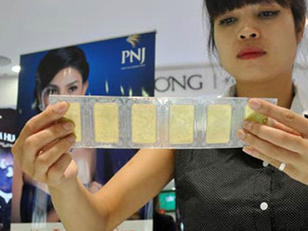 Giá vàng miếng diễn biến trái chiều