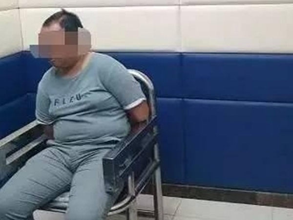 Nhờ quá xấu, cô gái thoát khỏi bị cưỡng bức trong tiệm net