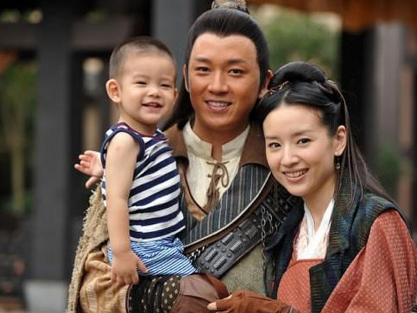 Chồng cũ vui bên tình trẻ, Đổng Khiết sống cảnh mẹ đơn thân