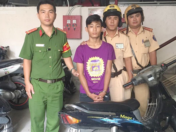 CSGT rượt bắt tên cướp giật điện thoại của người nước ngoài