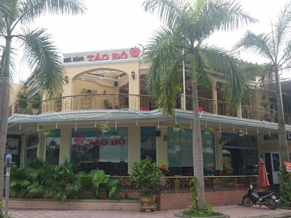 Nam thanh niên đi đòi nợ bị bắn giữa bàn nhậu