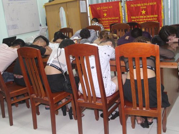 Cả trăm thanh niên phê ma túy trong karaoke Happy World