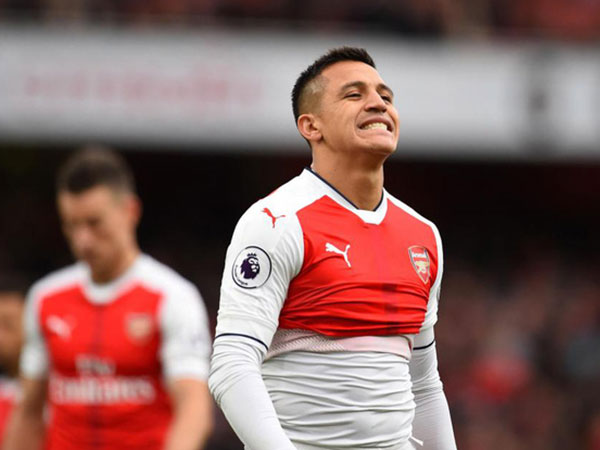 Chưa thể ra đi, Alexis Sanchez ngậm ngùi trở lại Arsenal