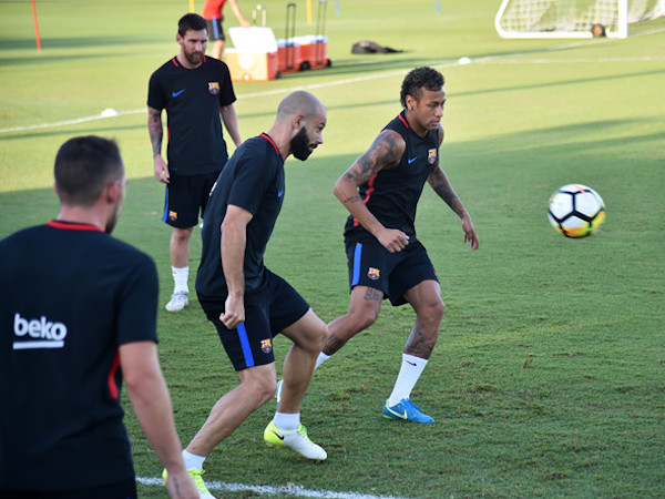 Neymar gây sự với đồng đội, chuẩn bị rời Barcelona