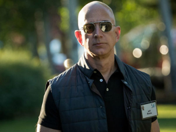 Ông chủ Amazon chỉ giữ ngôi giàu nhất thế giới trong vài giờ