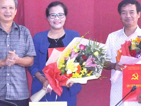 Cả nhà làm quan ở Huế: Điều chuyển Bí thư huyện