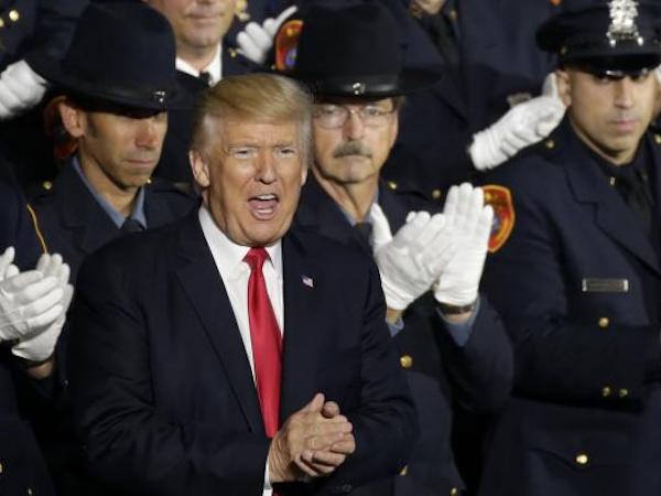 Trump thề sẽ hủy diệt băng đảng tàn bạo nhất thế giới