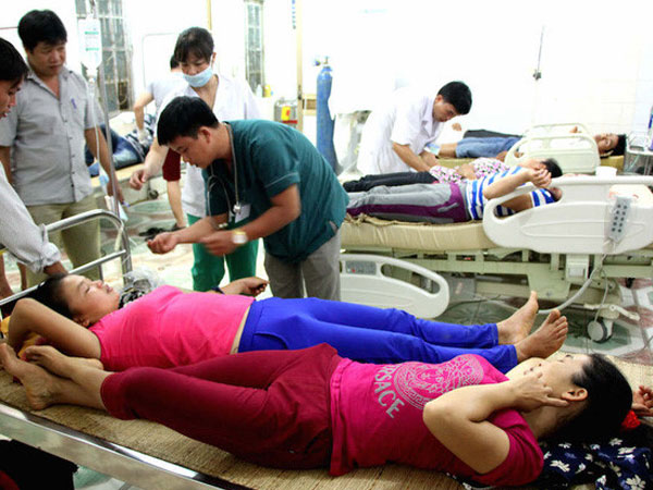 Ăn phải nấm độc, 10 người trong cùng gia đình suýt mất mạng