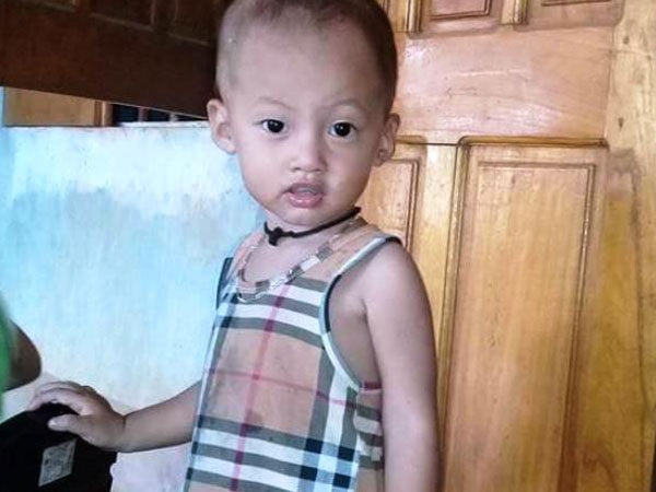 Bé trai 27 tháng tuổi mất tích trong "chớp mắt"