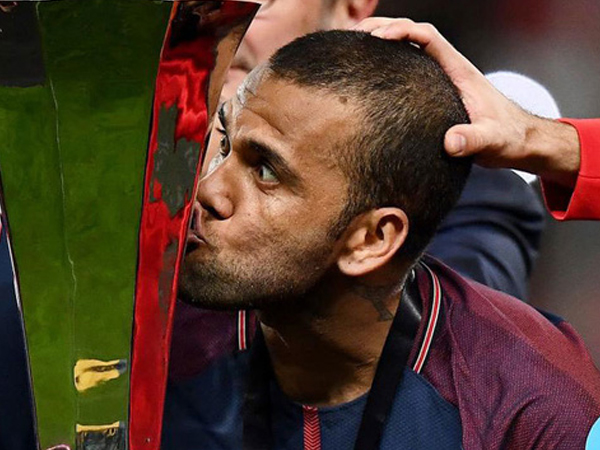 Người cũ Barcelona ngấm ngầm xúi giục Neymar ra đi
