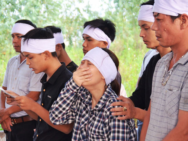 Những câu chuyện đau lòng sau vụ cháy xưởng bánh làm 8 người chết
