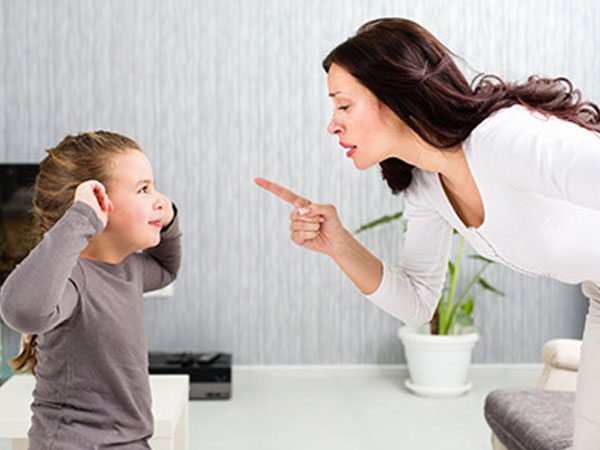 8 thói quen nếu bố mẹ không bỏ, đừng hỏi vì sao con trẻ trở nên chậm phát triển