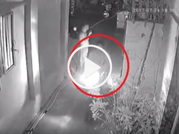 Clip: 2 tên trộm đột nhập vào xóm trọ "cuỗm" xe máy