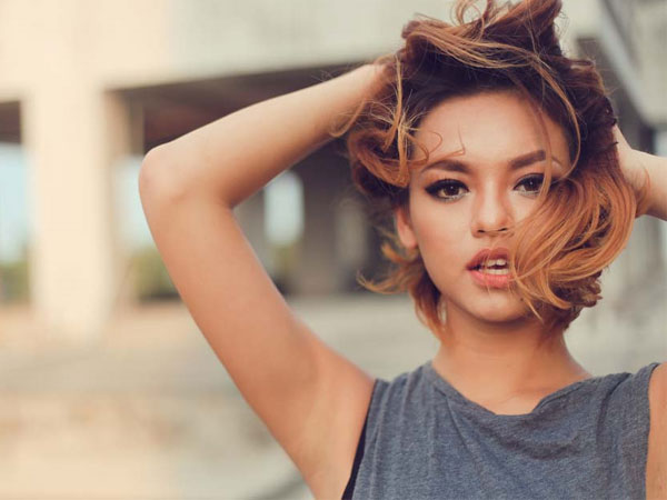 Da ngăm đen mặc màu gì cho tươi tắn, trắng sáng?