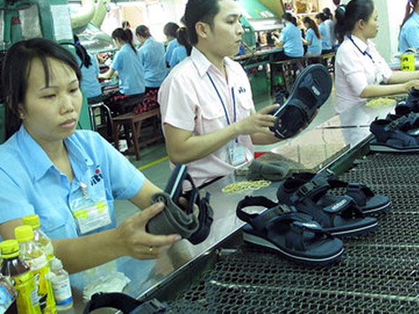 Lệ thuộc nguyên liệu Trung Quốc, da giày vẫn khó "thoát Trung"