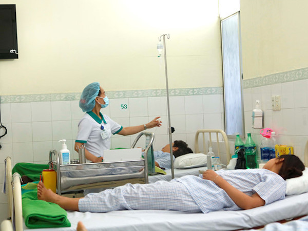 46 du khách Lào bị ngộ độc, nhà hàng bị phạt 25 triệu đồng