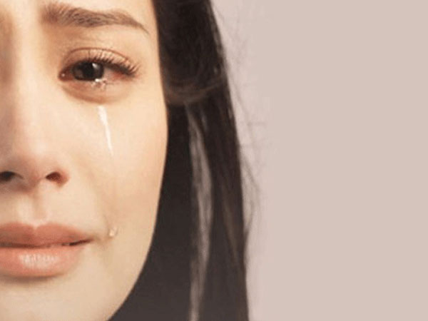 Cha mẹ thiên vị chị gái khiến tôi đau khổ