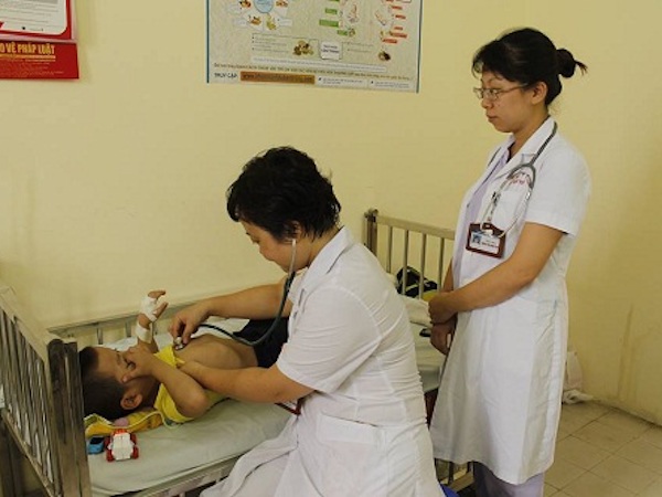 Một đêm 6 trẻ nhập viện vì sốt xuất huyết, có những trẻ bị sốc nặng