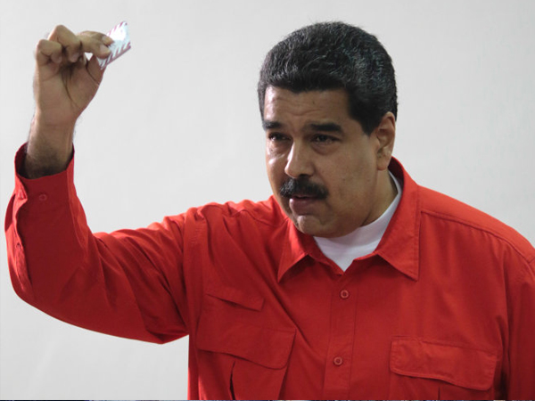 Mỹ gọi tổng thống Venezuela là "độc tài" và áp lệnh trừng phạt