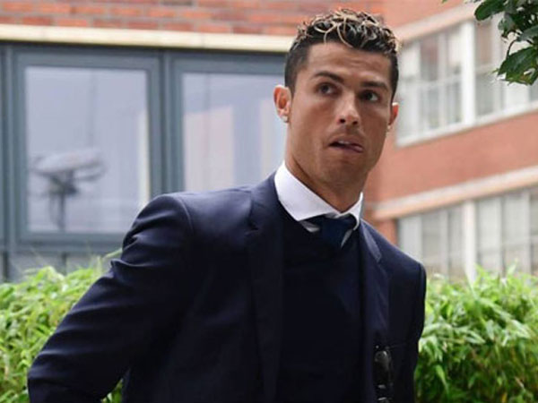 Ronaldo đối đáp gay gắt với thẩm phán khi ra tòa