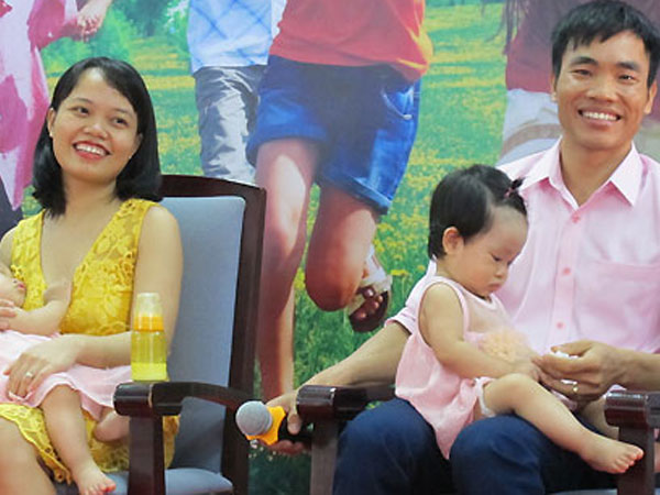 Hạnh phúc được làm bố của chàng trai có tinh trùng bất động 100%